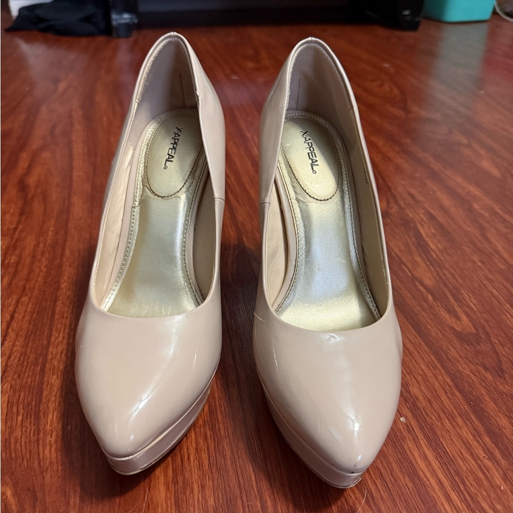 Nude Pumps